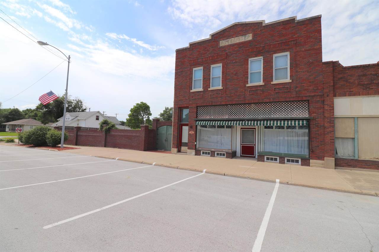914 8th Street - Photo 1