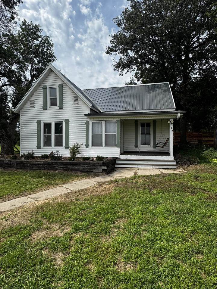 145 4Th St - Photo 1