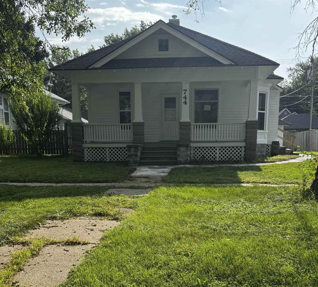 744 6th Street - Photo 1