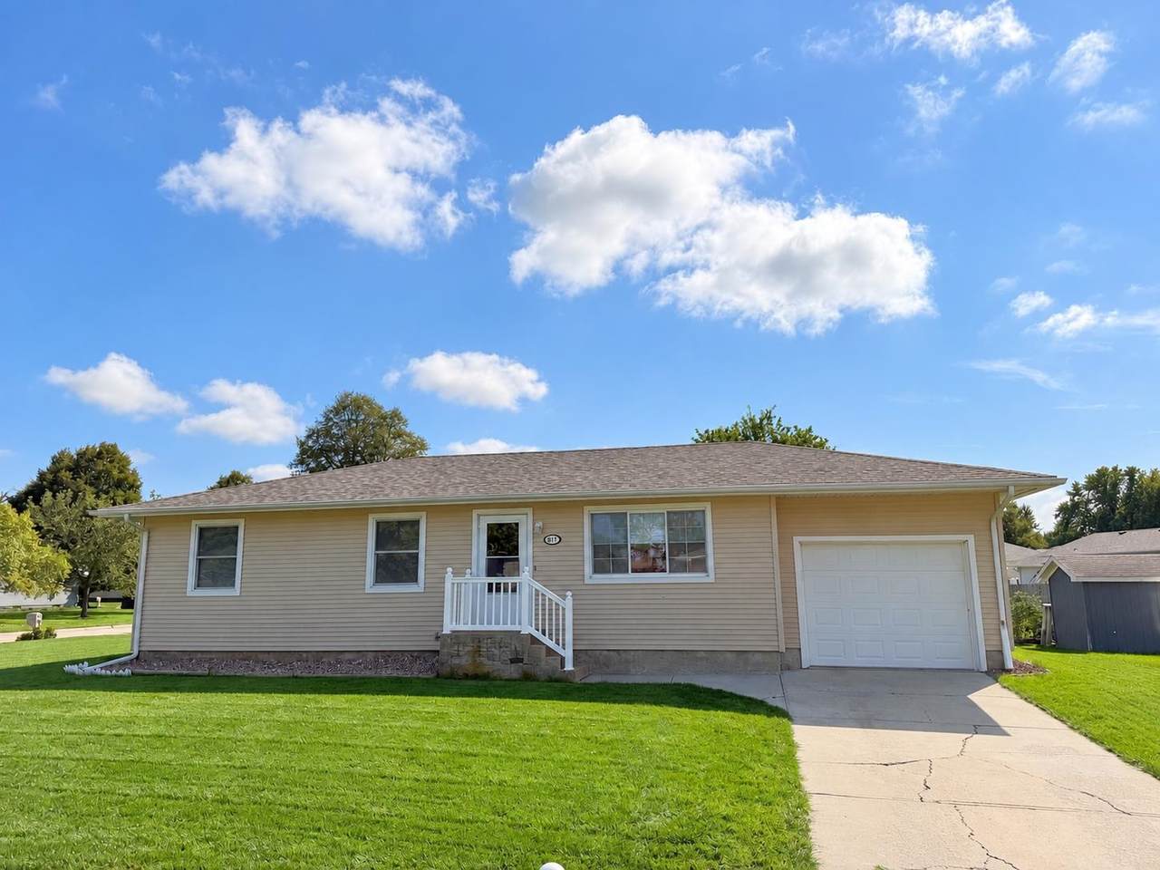 817 6th Street - Photo 1
