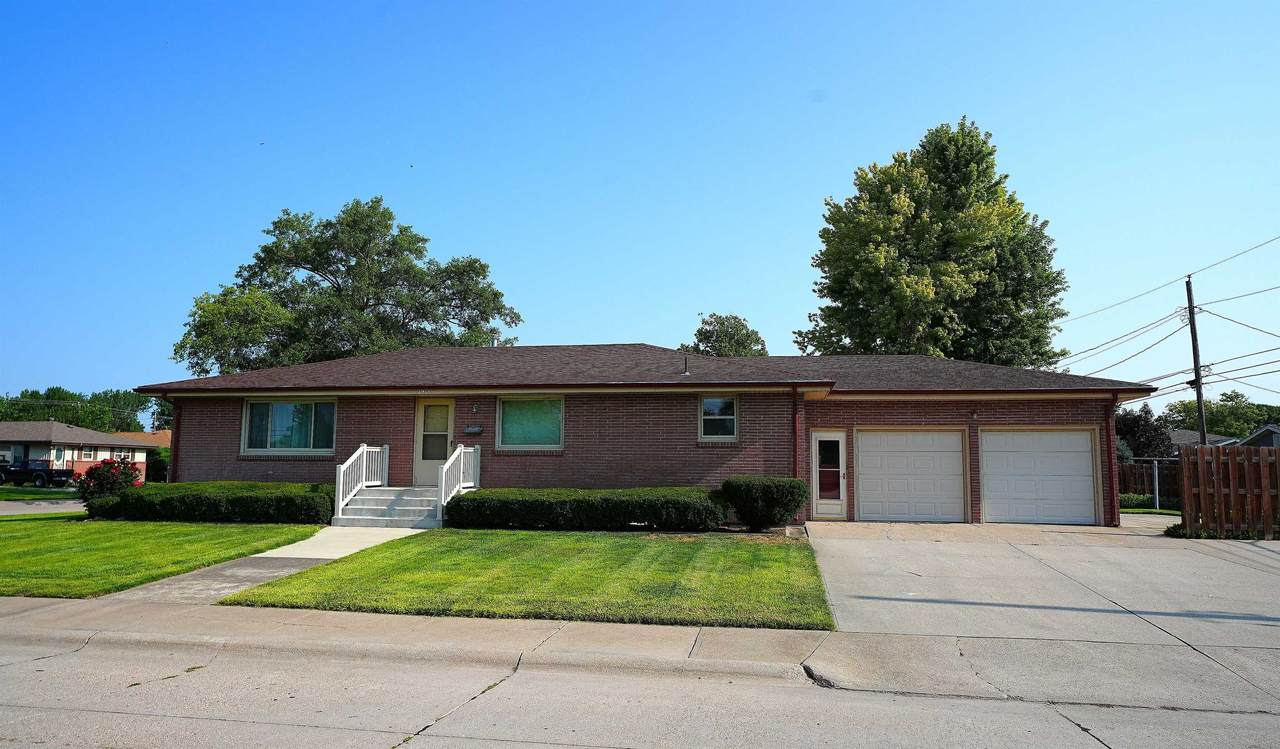 1918 27th Street - Photo 1