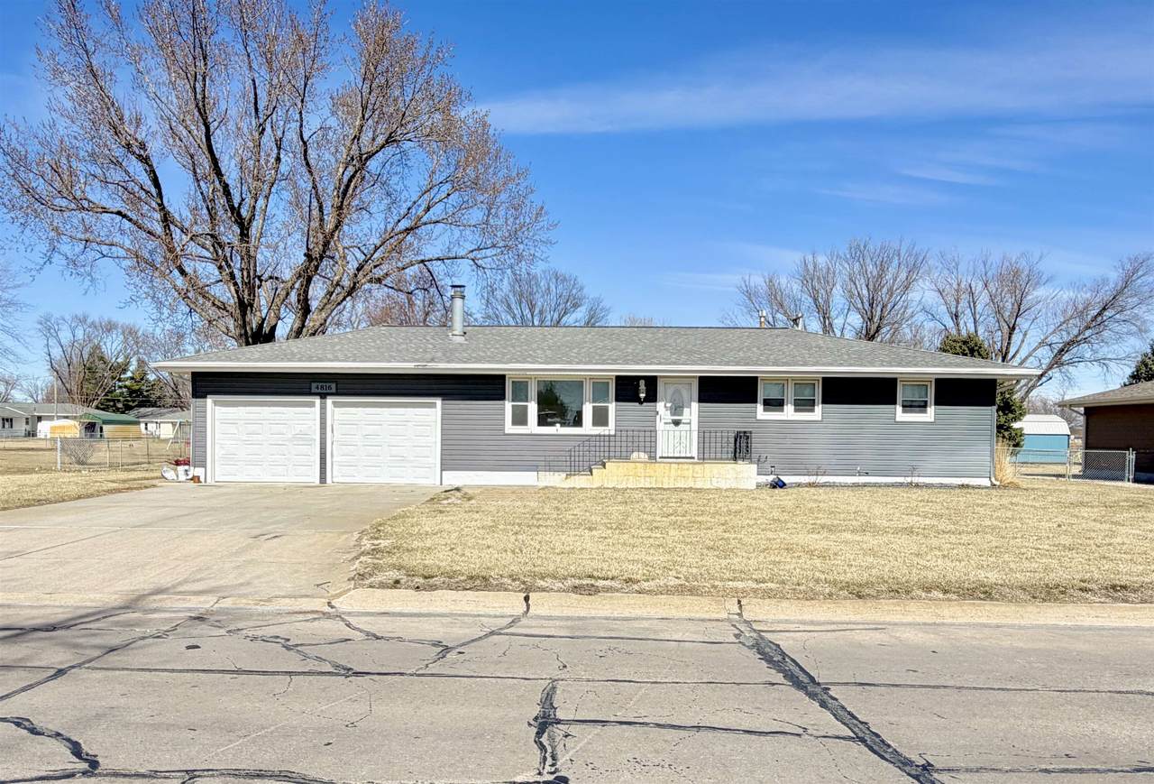 4816 33rd Street - Photo 1
