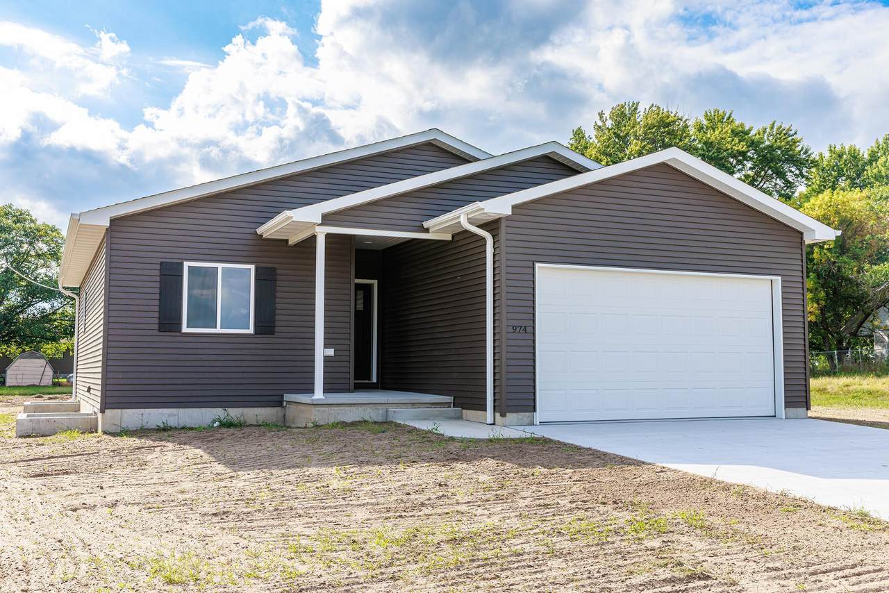 974 8th Avenue - Photo 1