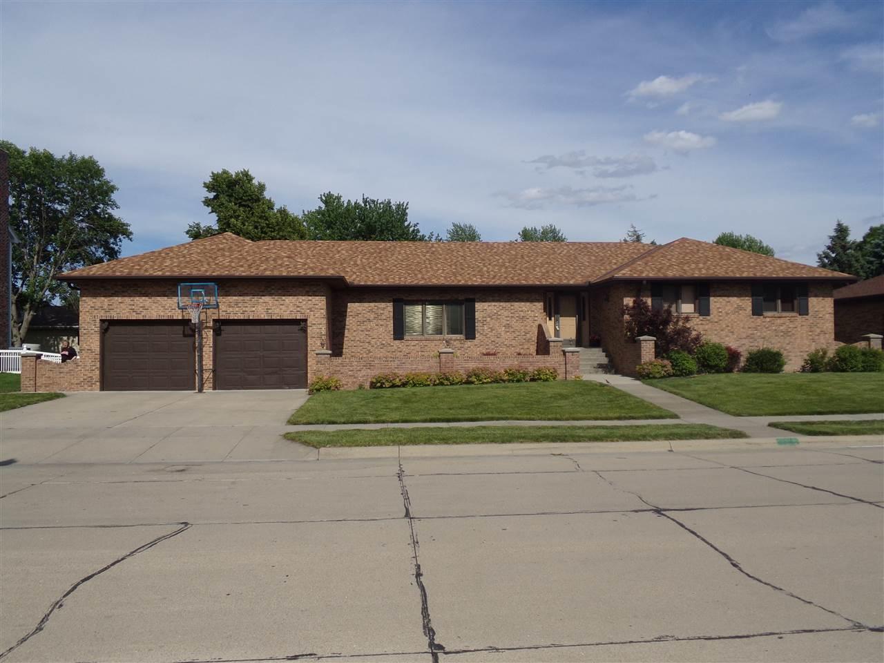 3163 37TH AVENUE - Photo 1