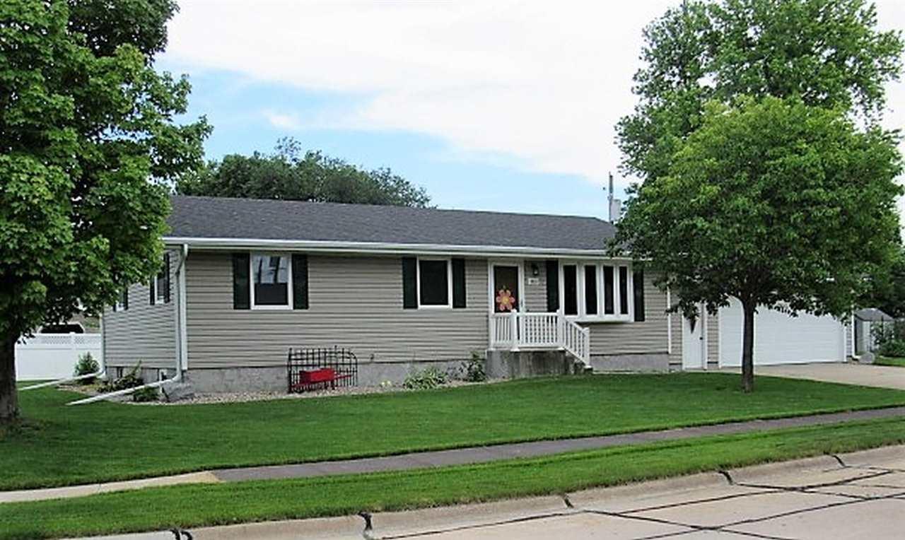 915 6TH STREET - Photo 1