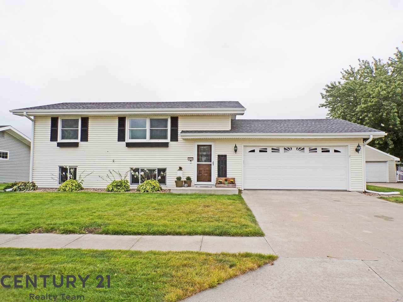 3111 39TH STREET - Photo 1