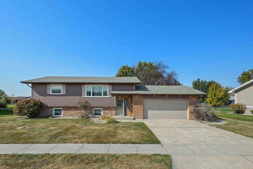 360 5TH AVENUE - Photo 1