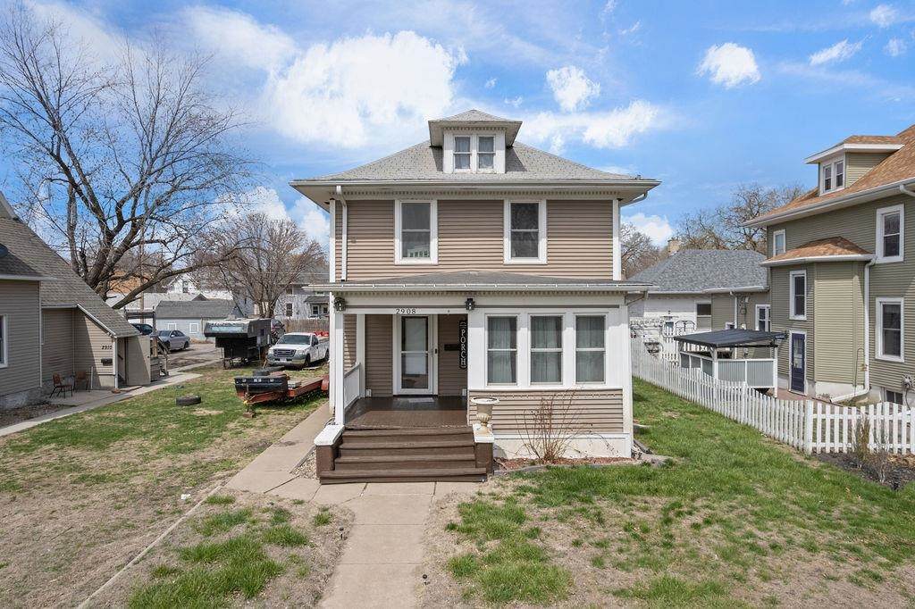 2908 15th Street - Photo 1