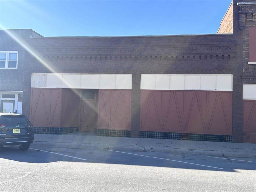 2513 11th Street - Photo 1