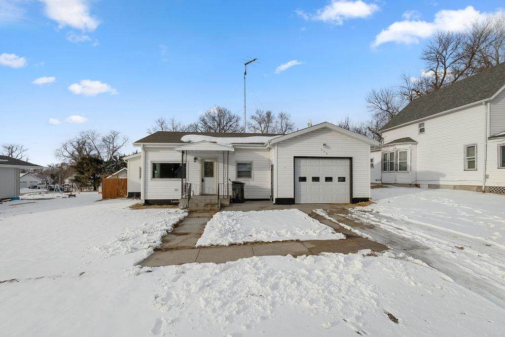 304 Oak Street - Photo 1