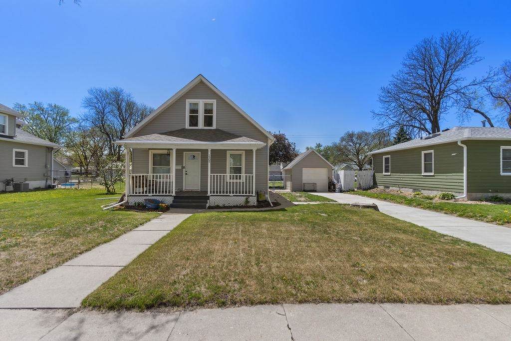 1507 11th Street - Photo 1
