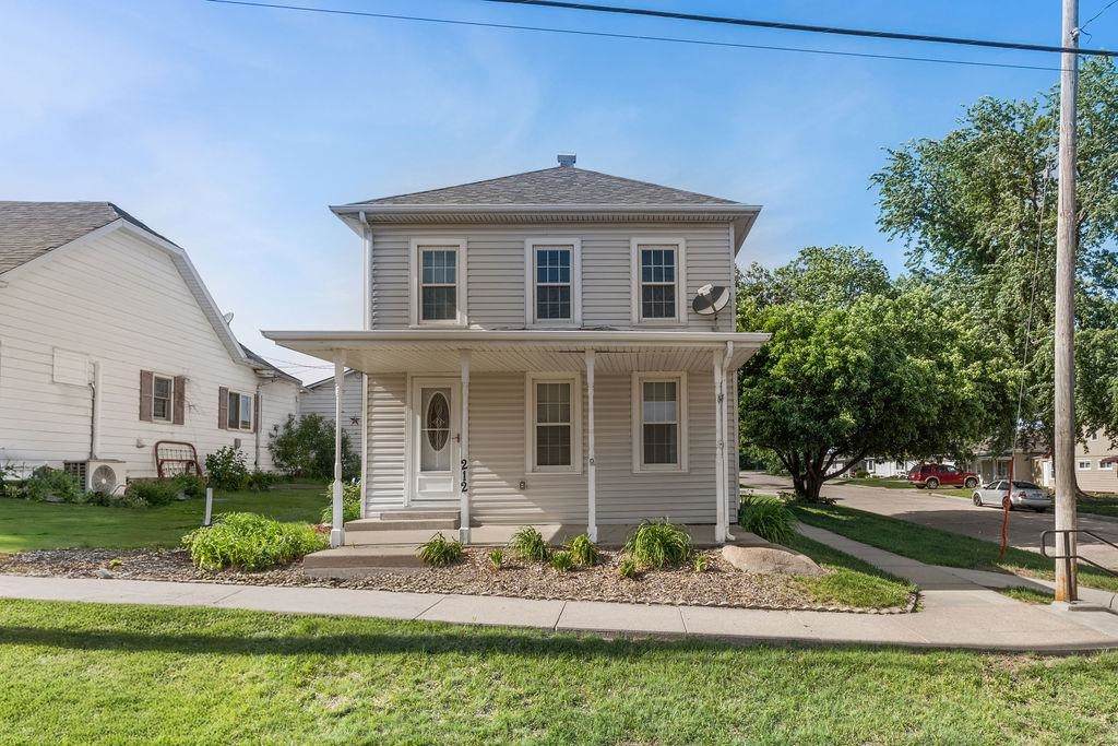 212 2nd Street - Photo 1