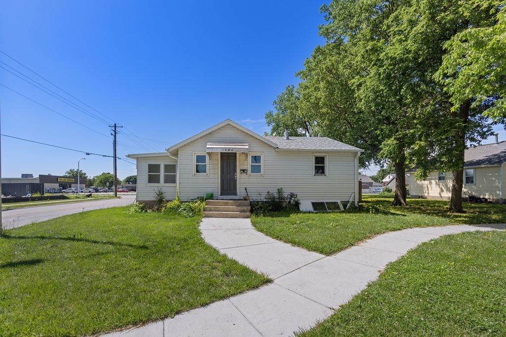 1203 10th Street - Photo 1