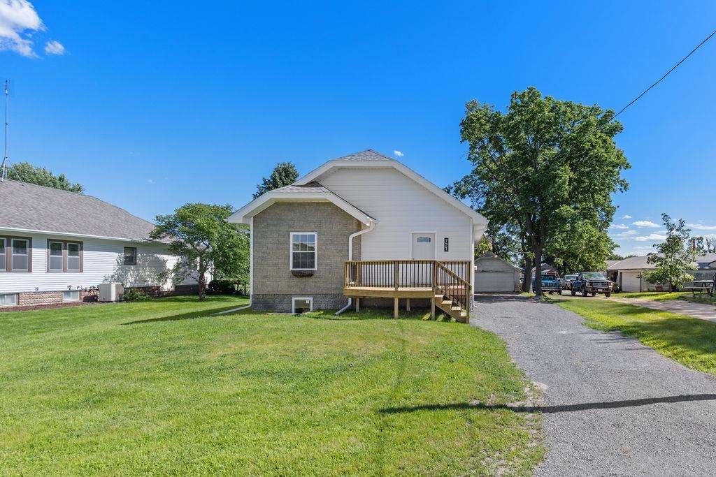 721 6th Street - Photo 1