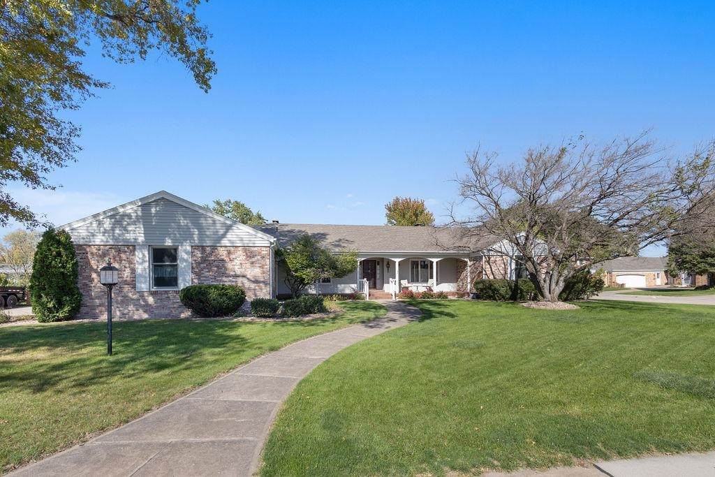 118 Parkway - Photo 1