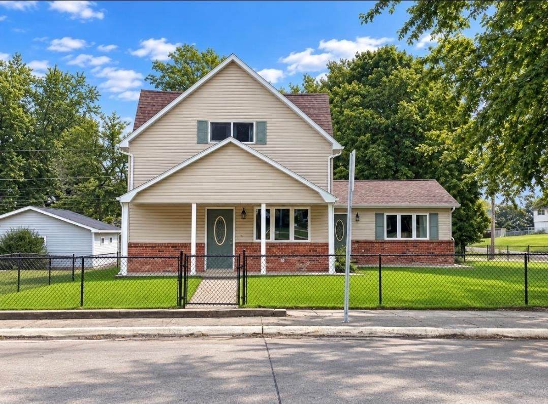 303 8th Street - Photo 1