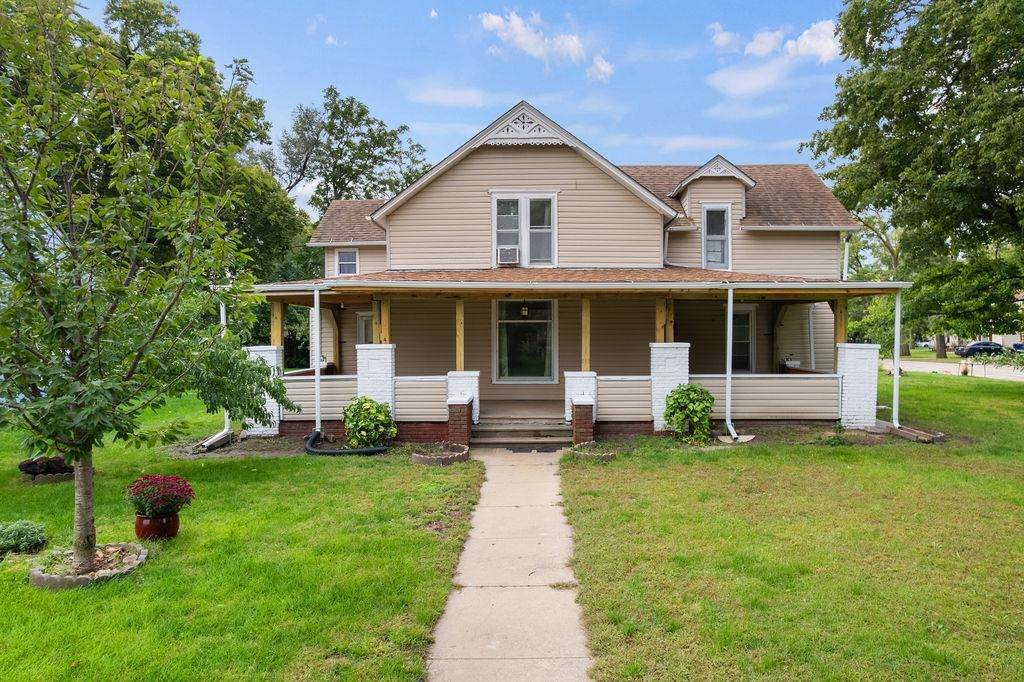 121 8th Street - Photo 1