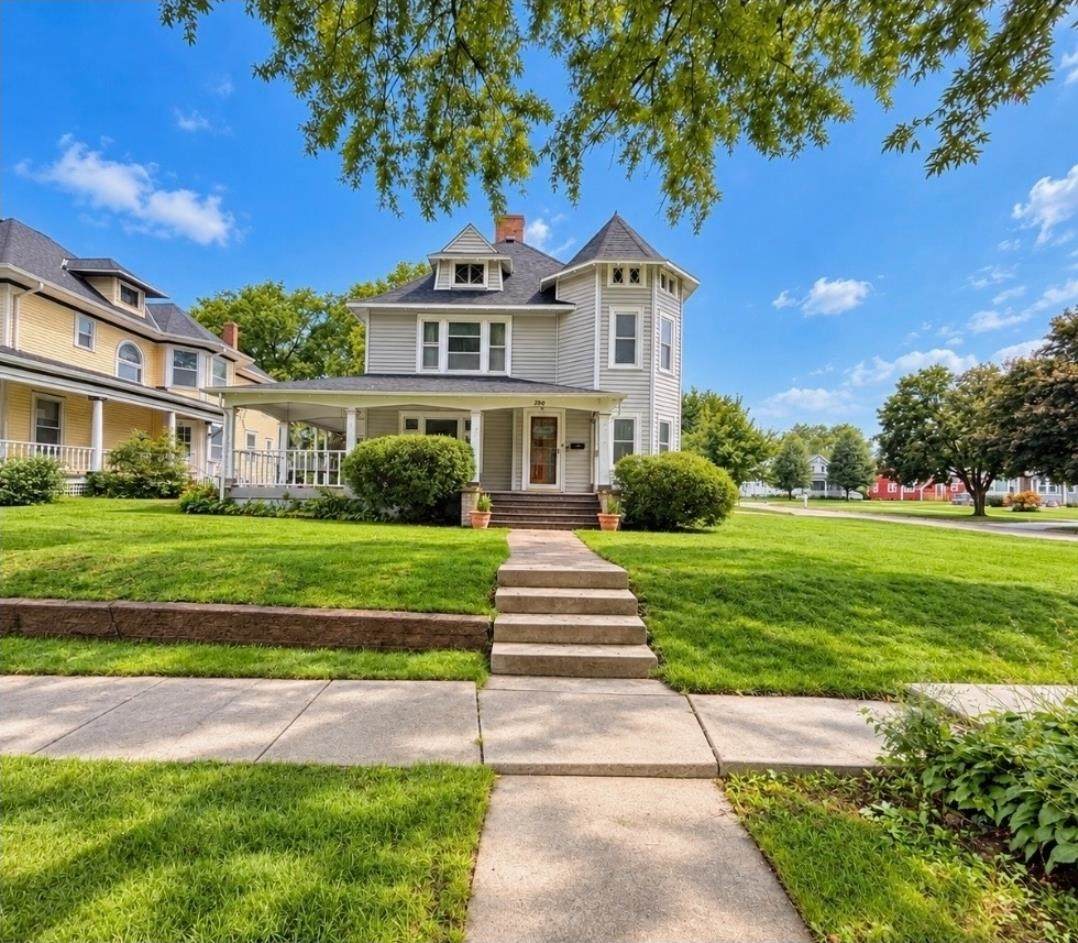 206 7th Street - Photo 1