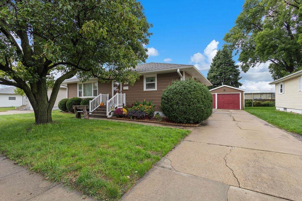 918 Becton St - Photo 1