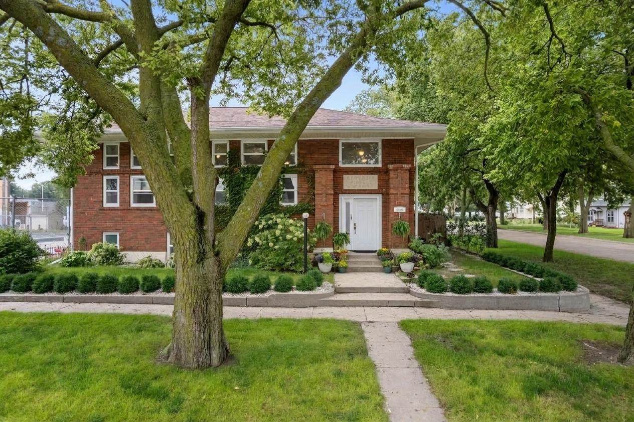 425 4th Street - Photo 1