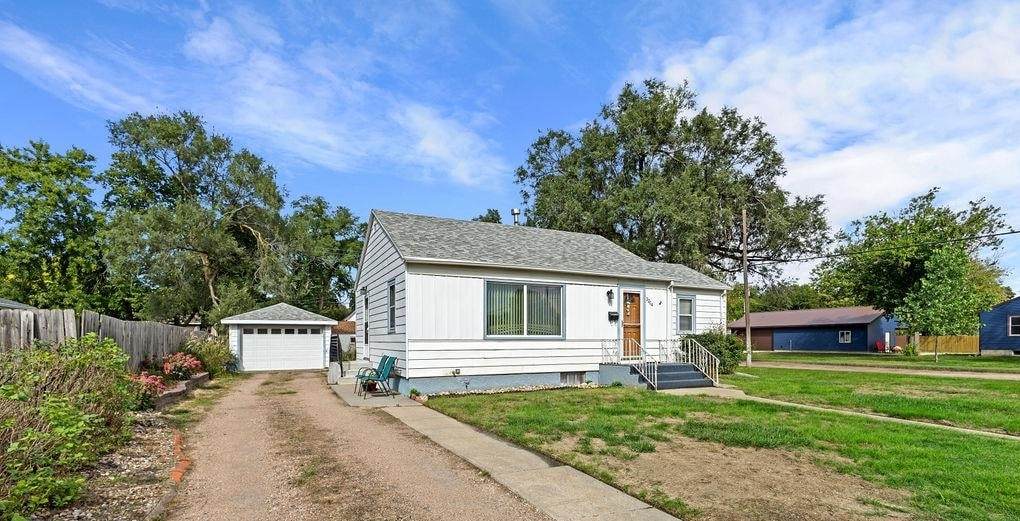 2204 6th Street - Photo 1