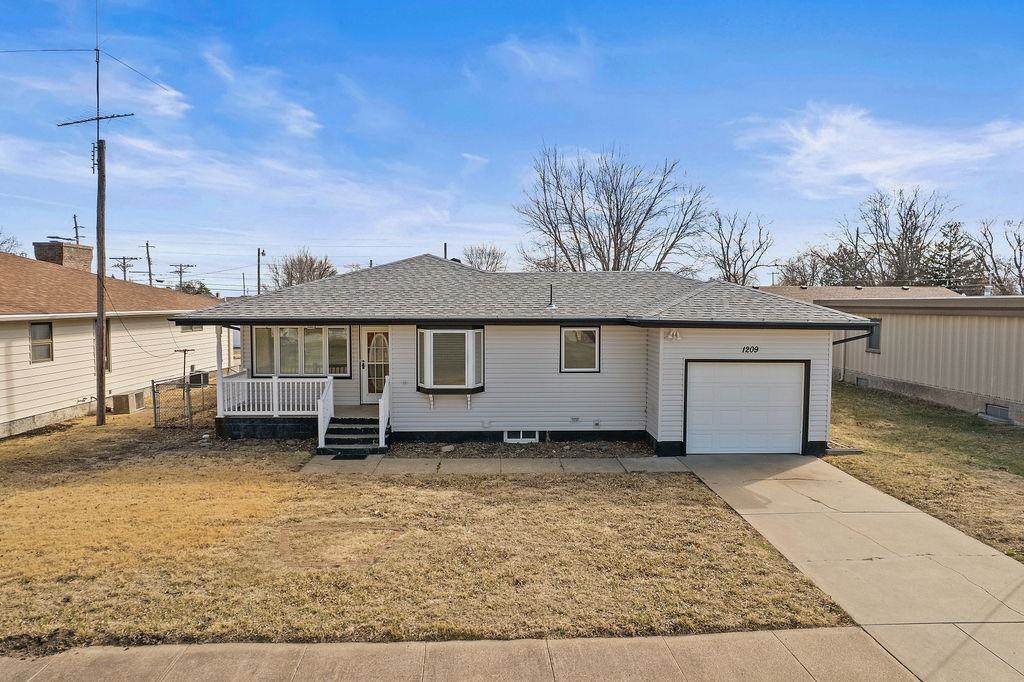 1209 5th Street - Photo 1