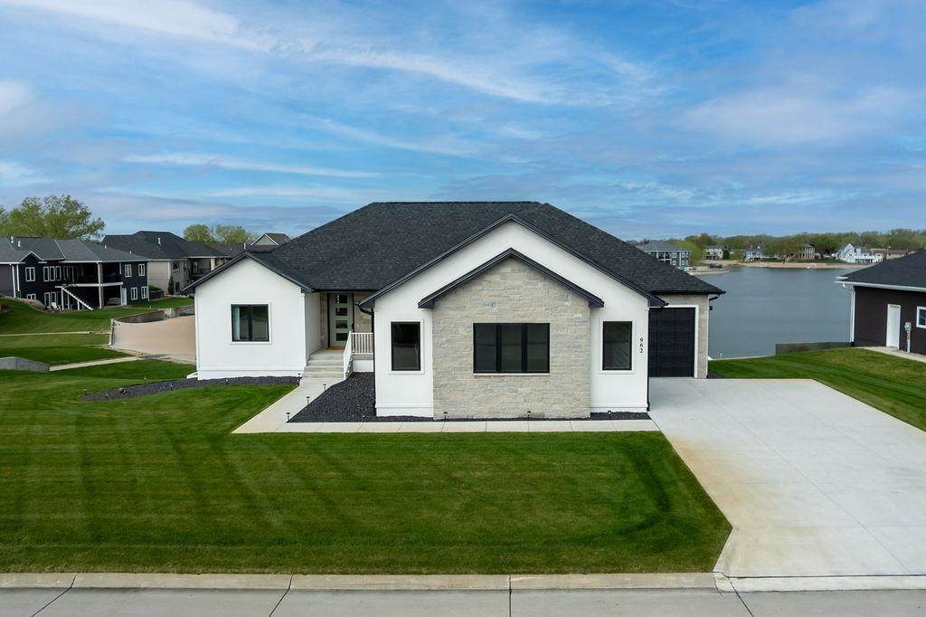 962 Red Cedar Lane - Photo 1