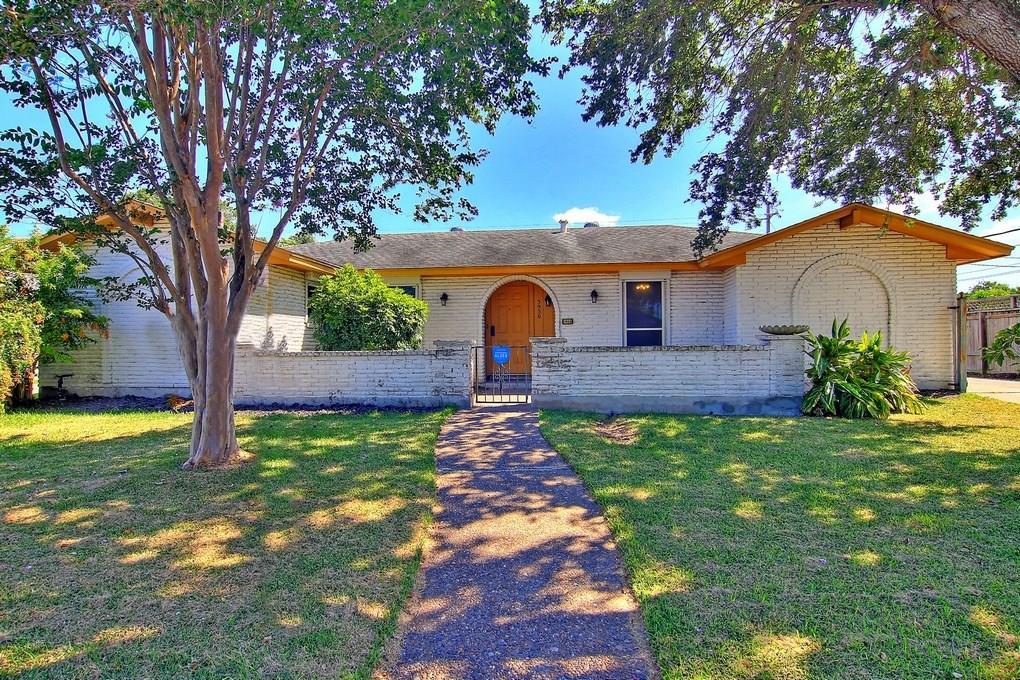 3950 Kingston Dr - Photo 1