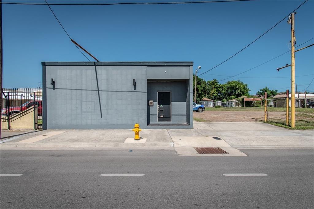 620 Staples St - Photo 1