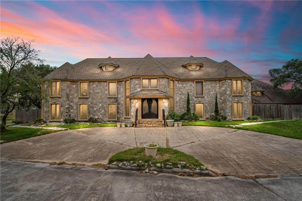 6909 King Arthur - Photo 1