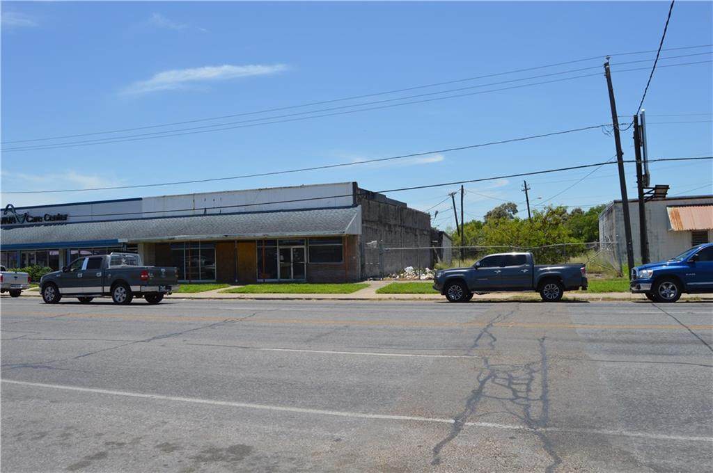 913 Port Avenue - Photo 1