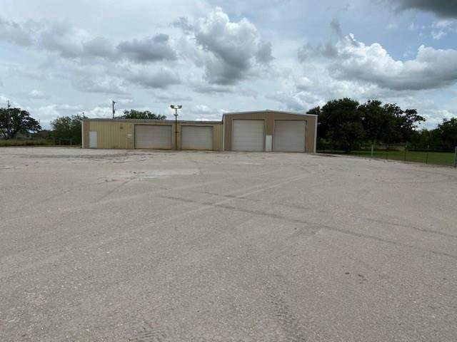 1824 Fm 624 - Photo 1