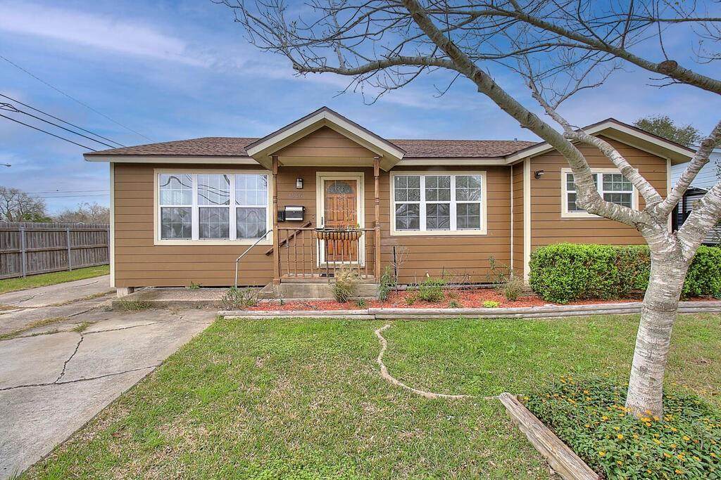 4906 Waltham Drive - Photo 1