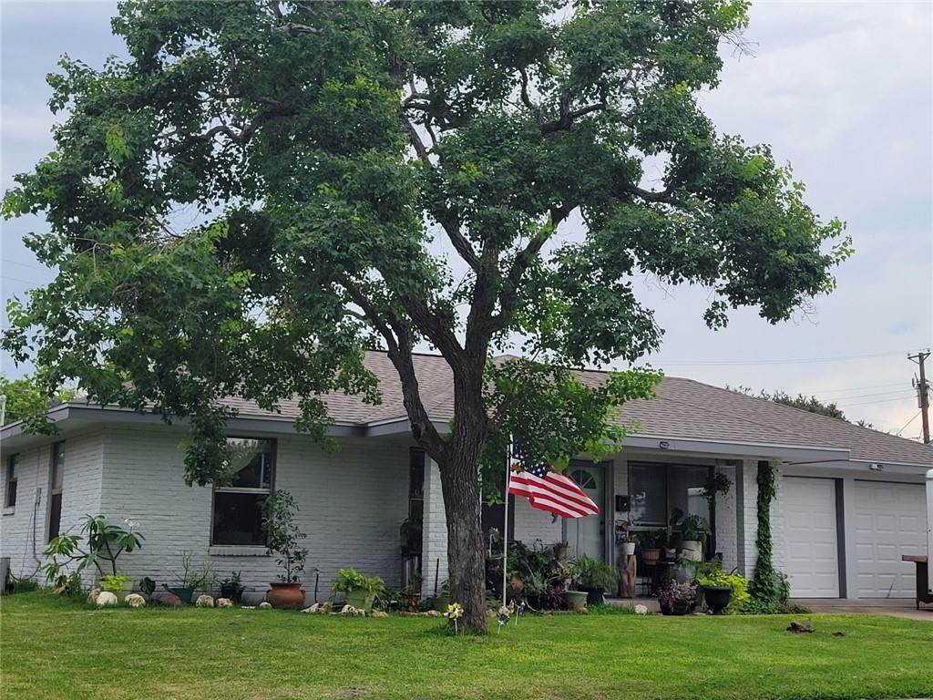 4609 Hamlin Drive - Photo 1