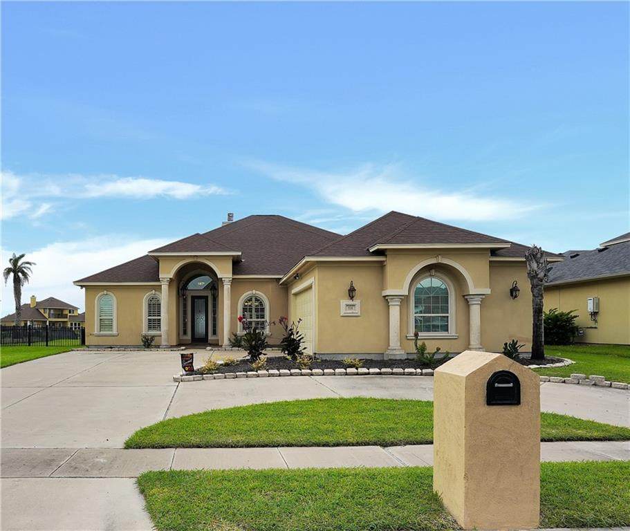 531 Pinehurst - Photo 1