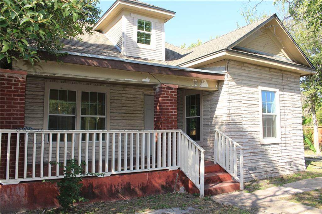 1005 Brownlee Boulevard - Photo 1