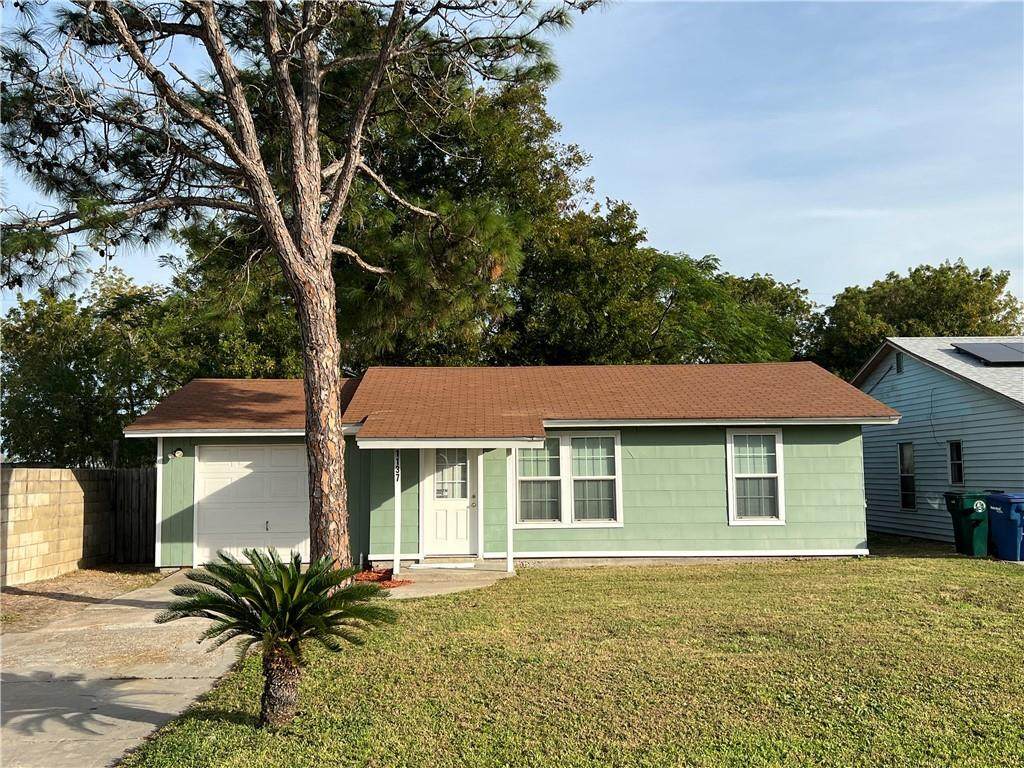 1137 Baywood - Photo 1