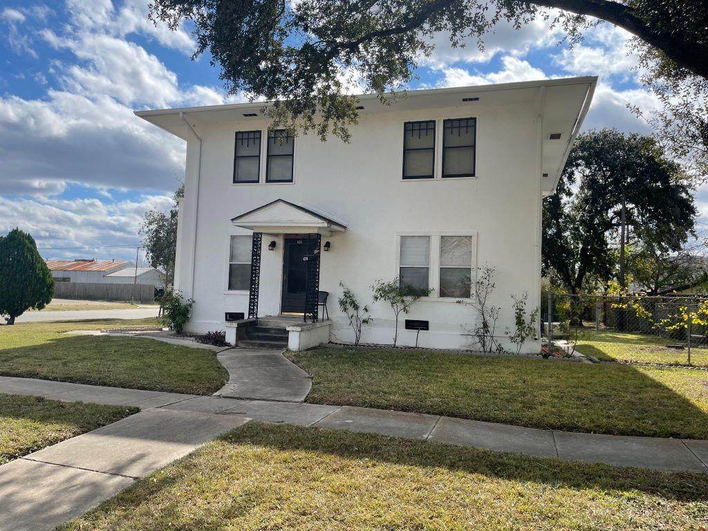 428 Avenue C - Photo 1