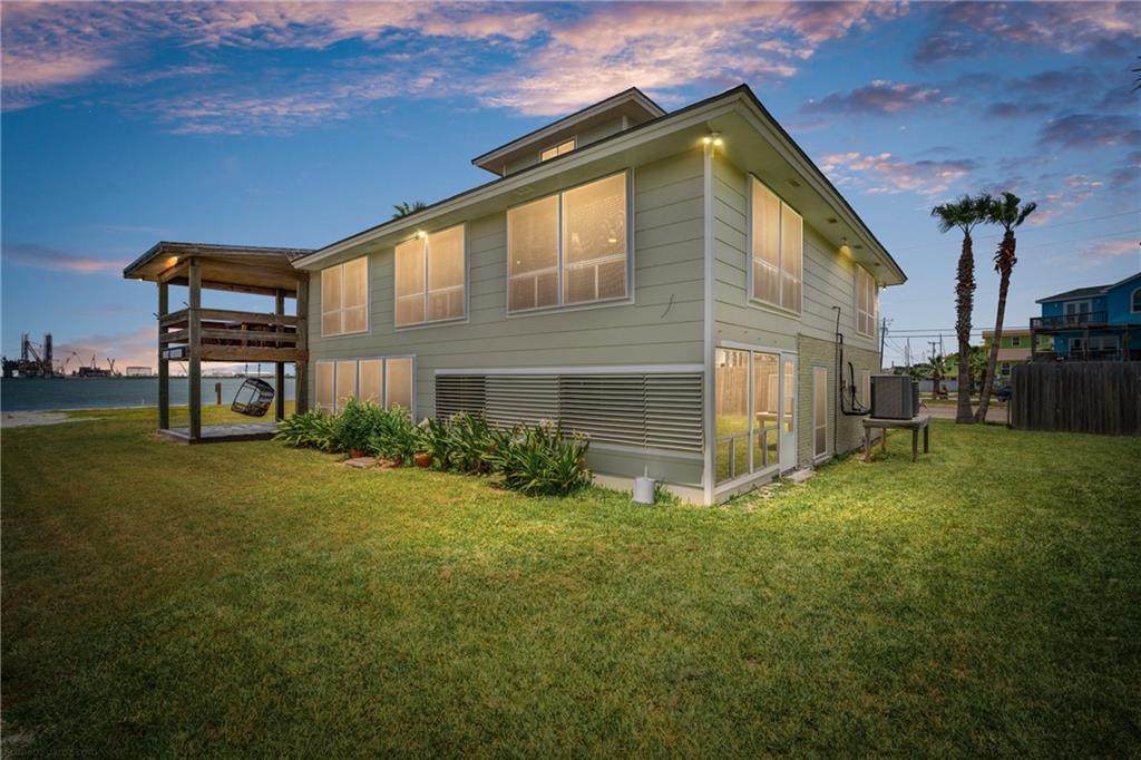 100 Bayshore Dr Drive - Photo 1