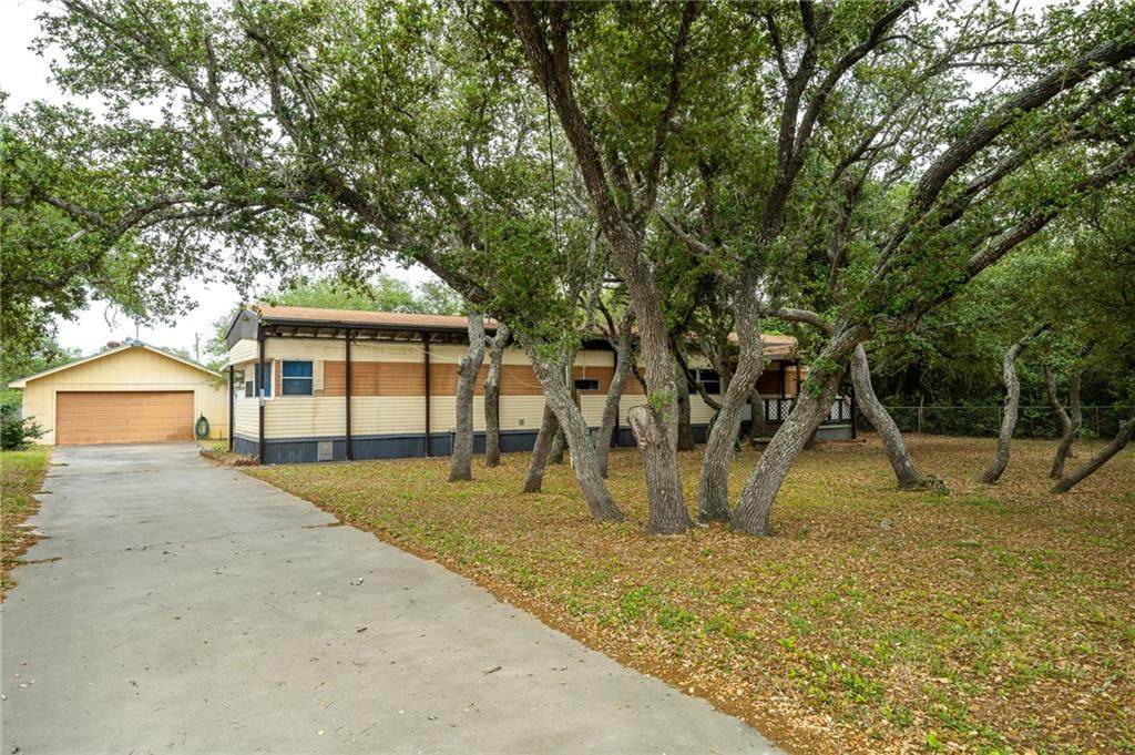 818 Doughty Street - Photo 1