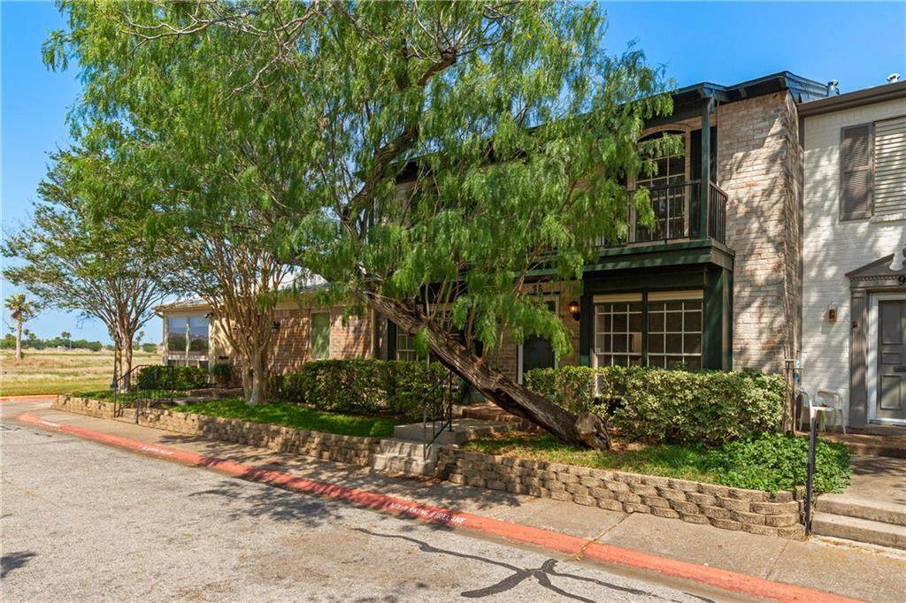 98 Townhouse - Photo 1
