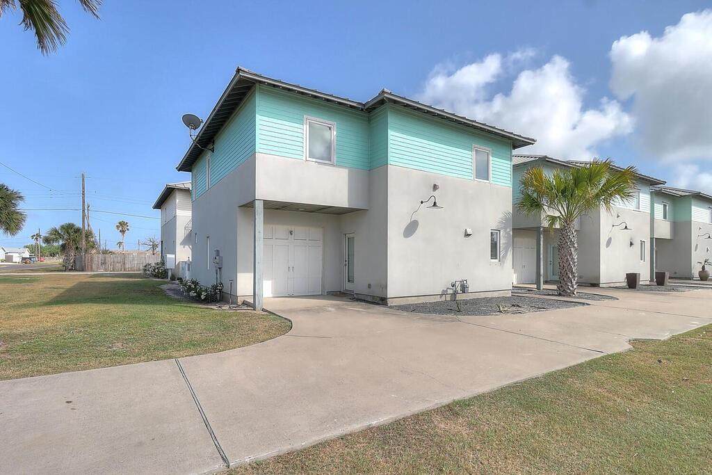 307 Avenue G - Photo 1