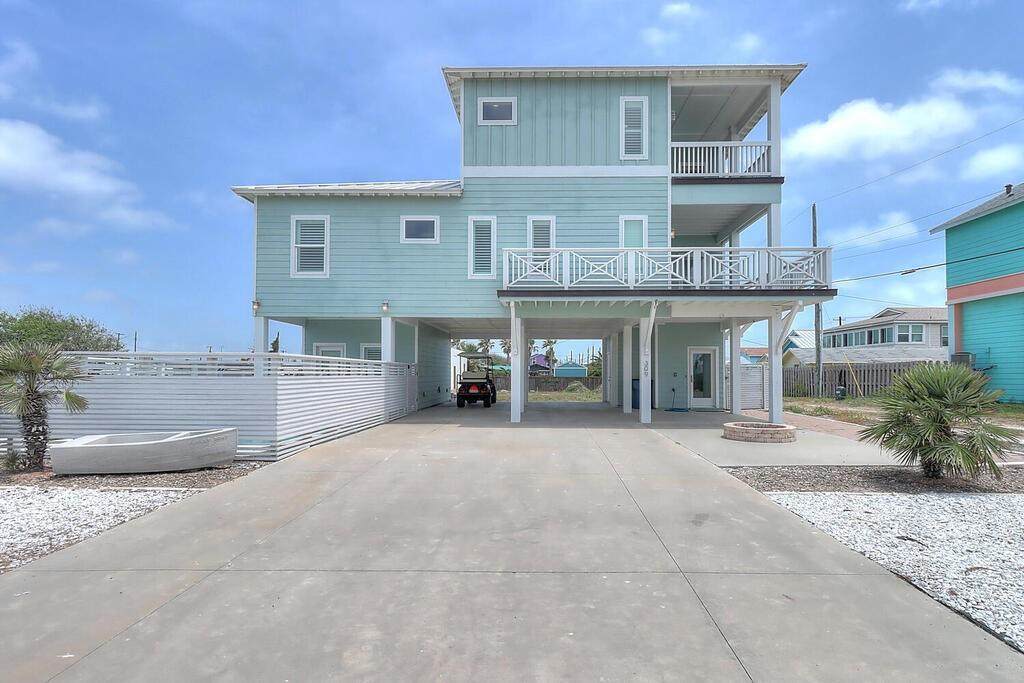 309 Avenue F - Photo 1