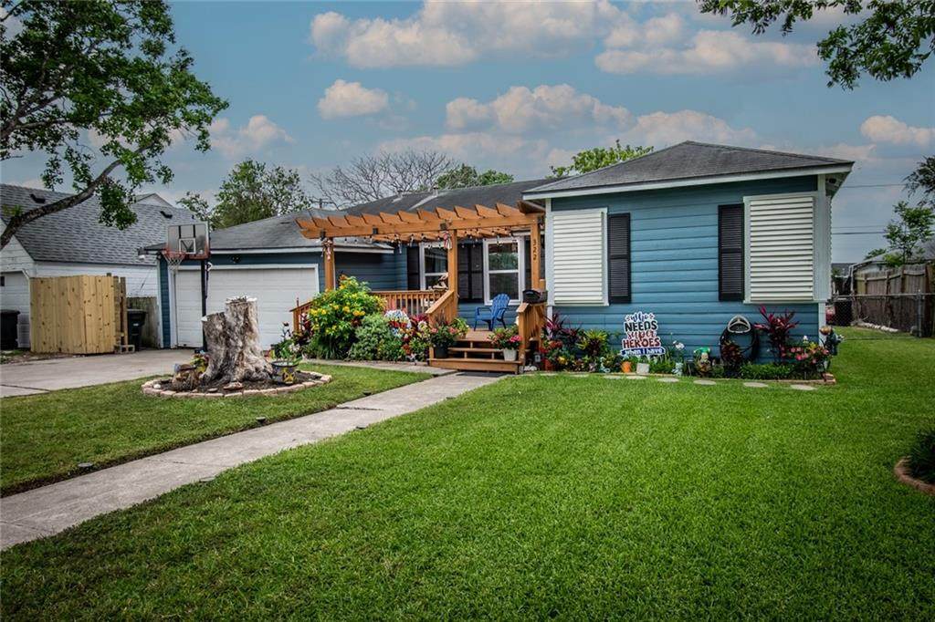 322 Clark Drive - Photo 1