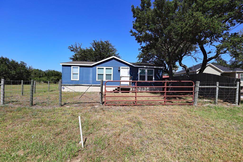 928 Fuqua Street - Photo 1