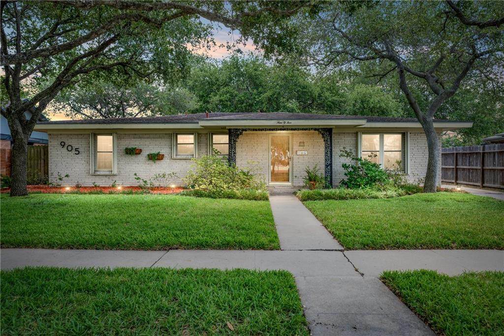 905 Driftwood Place - Photo 1