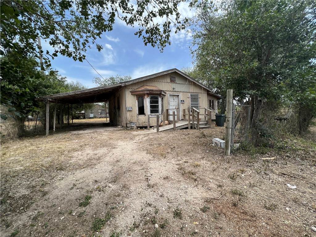 707 Benavides - Photo 1