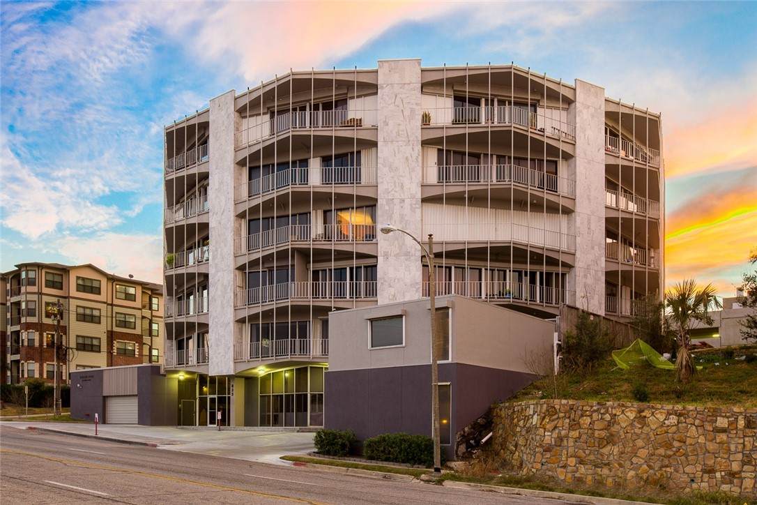 823 Water Street - Photo 1
