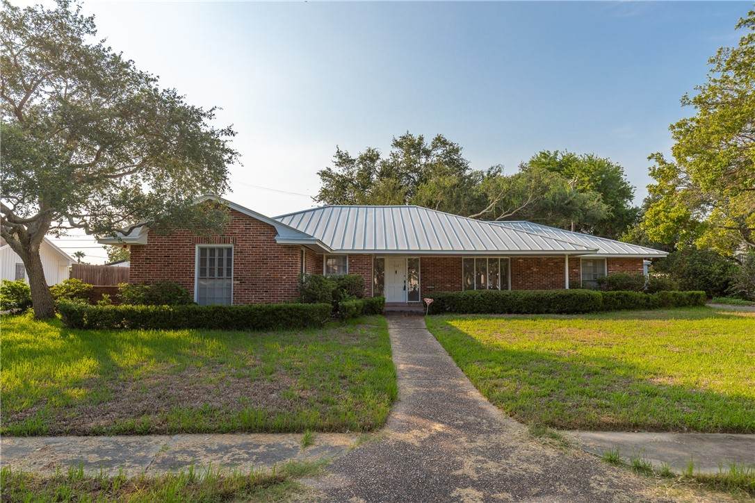425 Coral Place - Photo 1