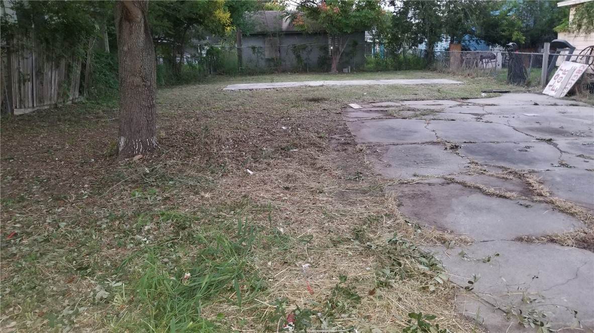 2614 Halsey Street - Photo 1